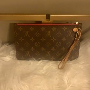 Authentic Louis Vuitton Neverfull MM Pouch
